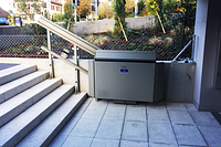 Garaventa Plattformlift X3 Außenbereich geschlossen Übersicht 2